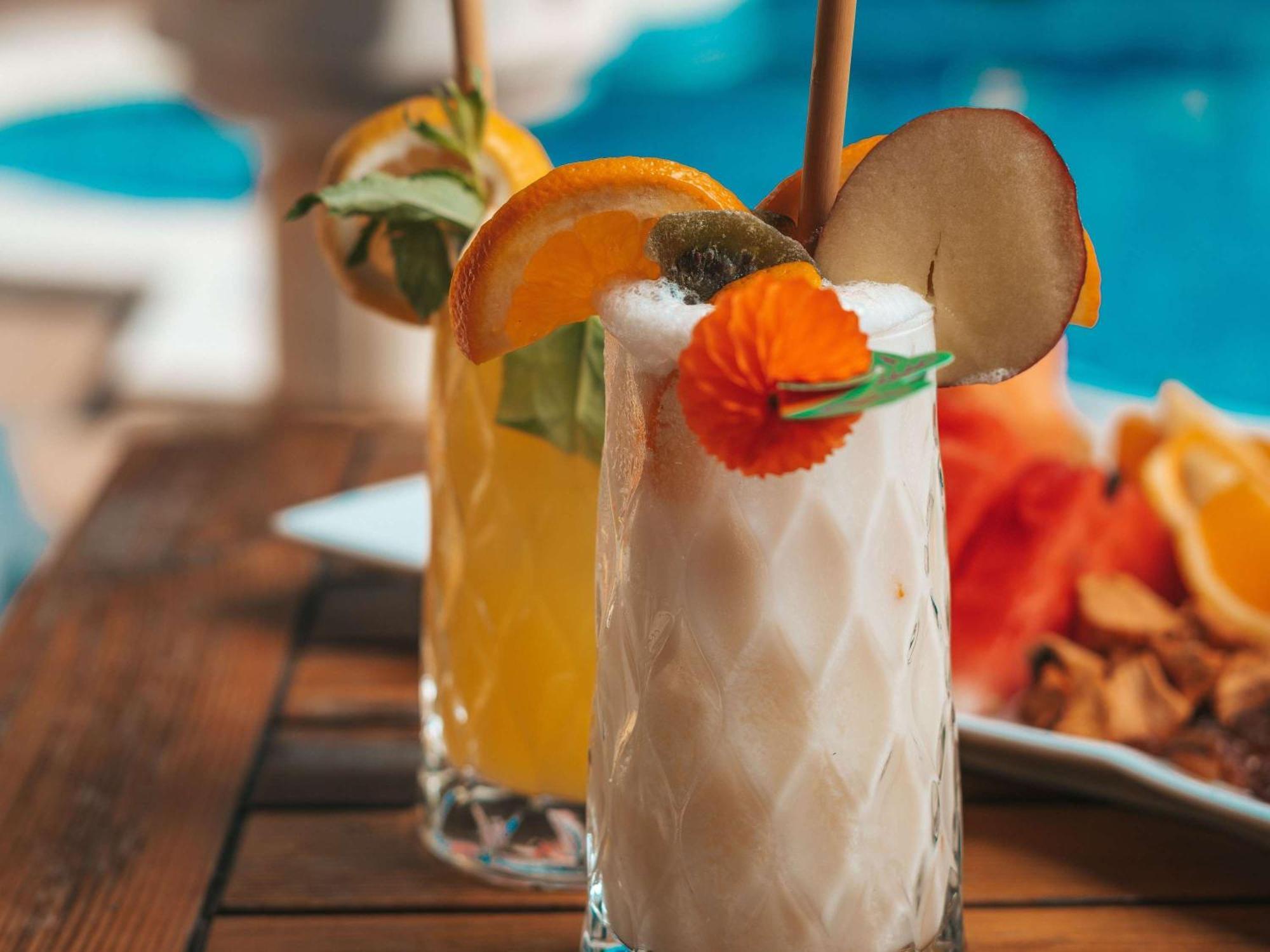 Moevenpick Hotel & Apartments Ghala 马斯喀特 外观 照片 A coconut margarita
