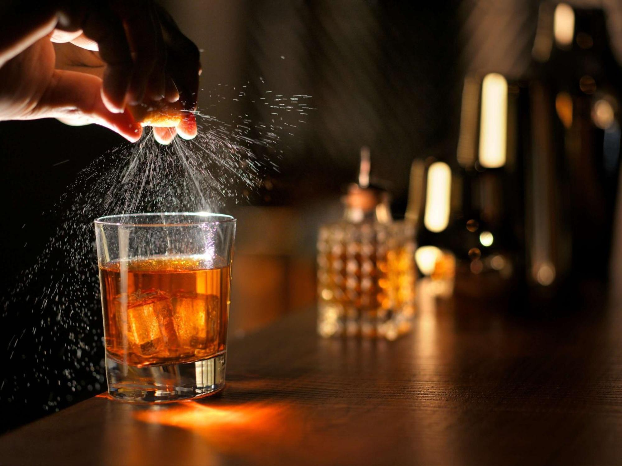 Moevenpick Hotel & Apartments Ghala 马斯喀特 外观 照片 A glass of Old Fashioned