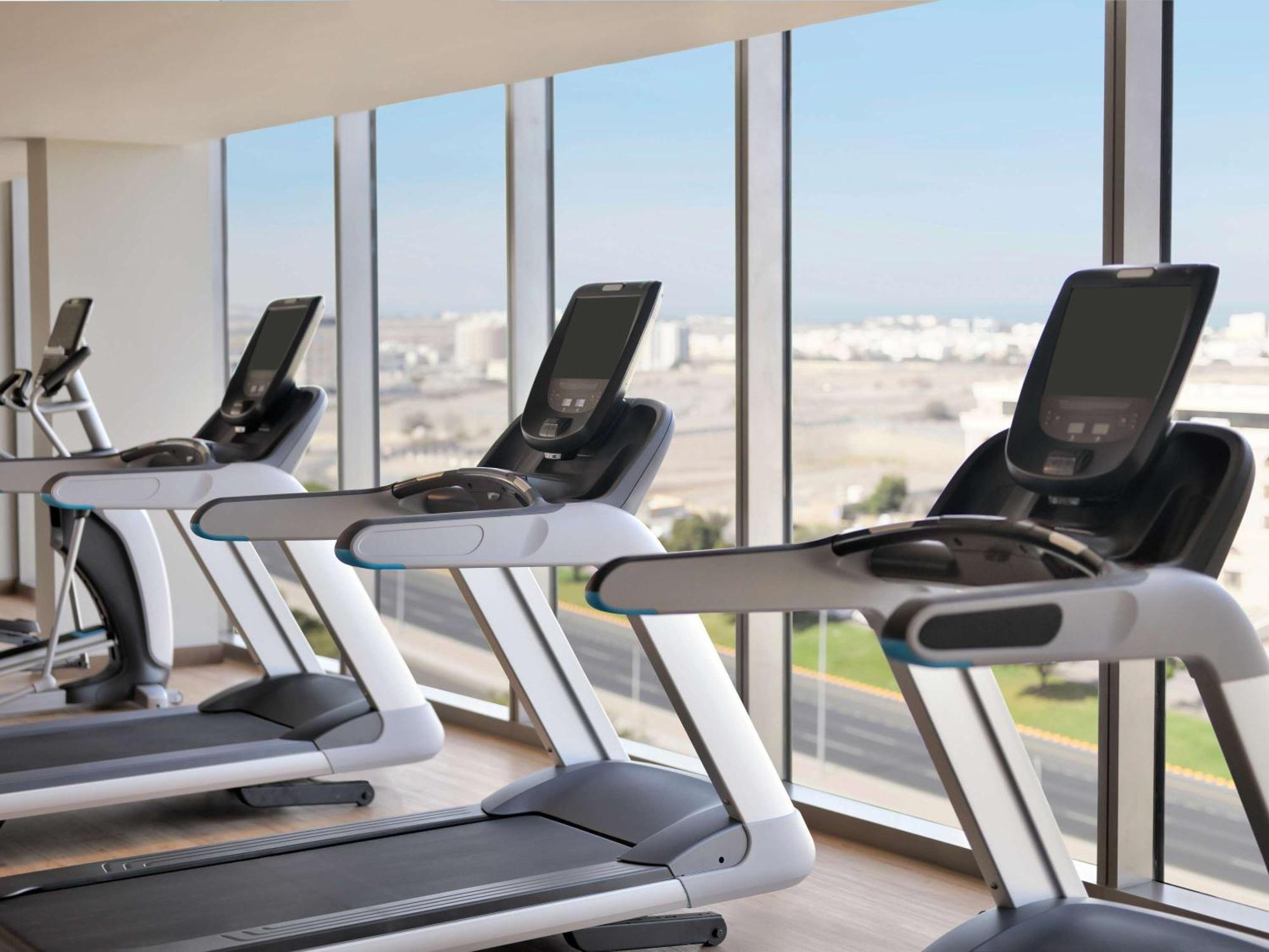 Moevenpick Hotel & Apartments Ghala 马斯喀特 外观 照片 The gym at the hotel