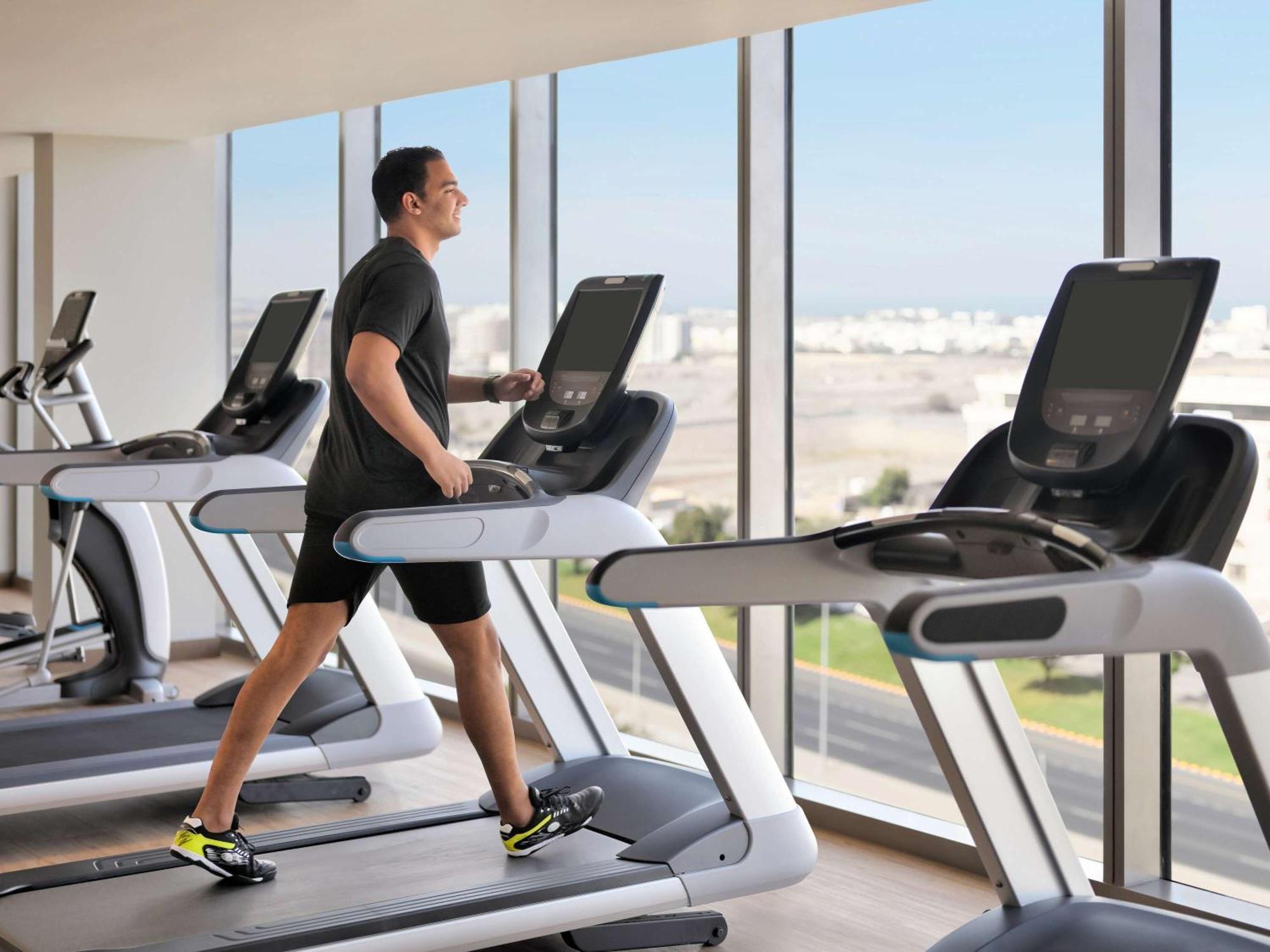 Moevenpick Hotel & Apartments Ghala 马斯喀特 外观 照片 A treadmill